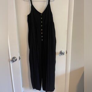 Jumpsuit with adjustable straps and pockets